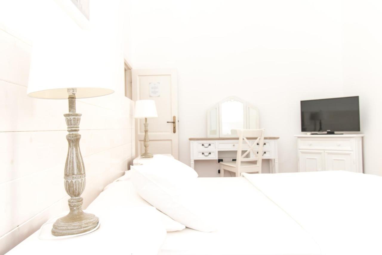 And So Bed & Breakfast Lecce Ngoại thất bức ảnh
