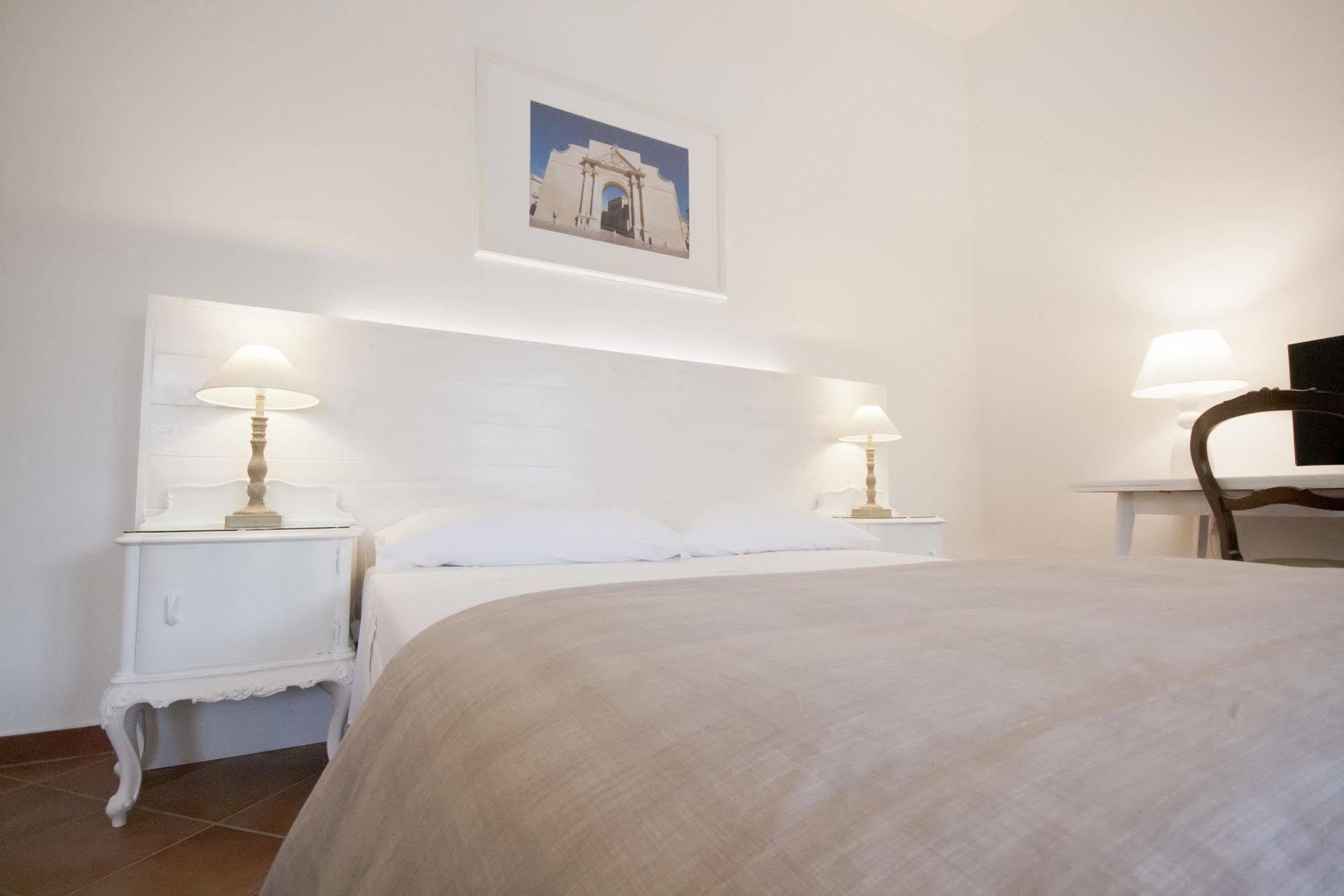 And So Bed & Breakfast Lecce Ngoại thất bức ảnh
